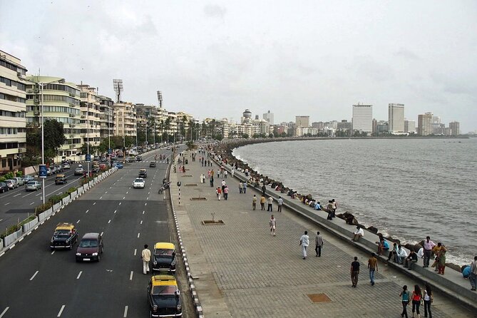 Mumbai Elephanta Caves Group Tour Half-Day All Including Guide - A guide who explains more than the sculptures