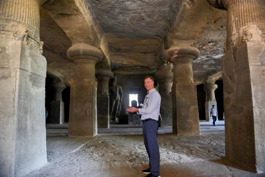 Mumbai: Elephanta Caves: Island Tour With Options - What the guides add to the day
