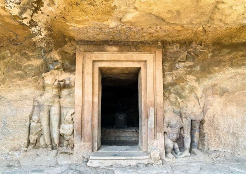 Mumbai: Elephanta Caves Private Tour with Ferry Ride - Why the private guide matters here