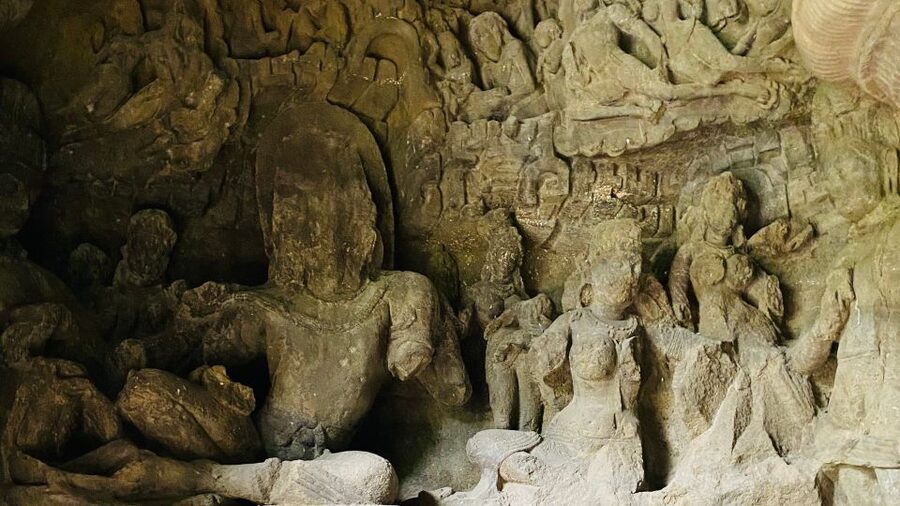 Mumbai: Elephanta Island and Elephanta Caves Guided Tour - What the guide adds to the visit