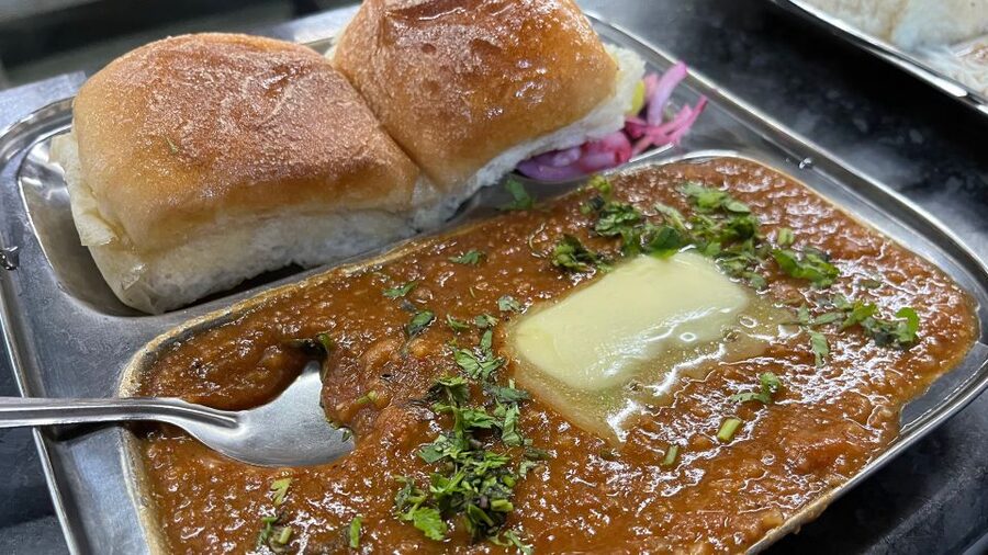 Mumbai: Evening Street Food Tasting & Cultural Market Tour - The first bite near CST