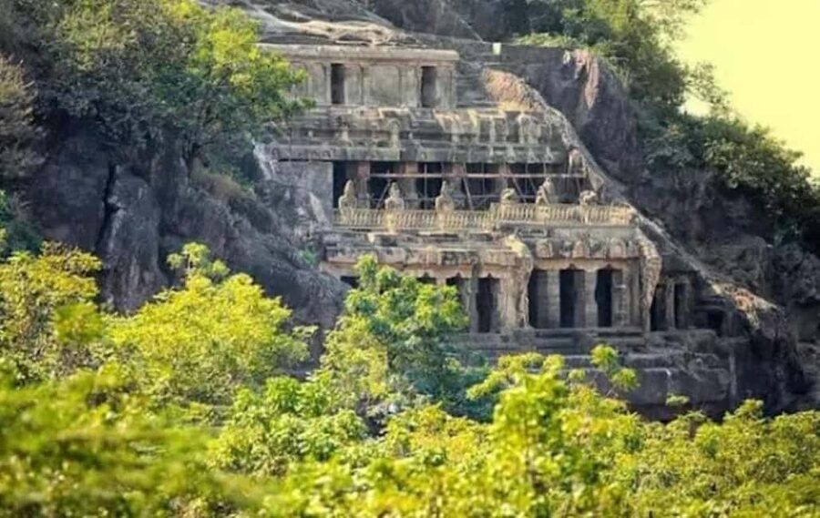 Mumbai: Full-Day Guided City Tour with Elephanta Caves - Ending at the Bandra-Worli Sea Link
