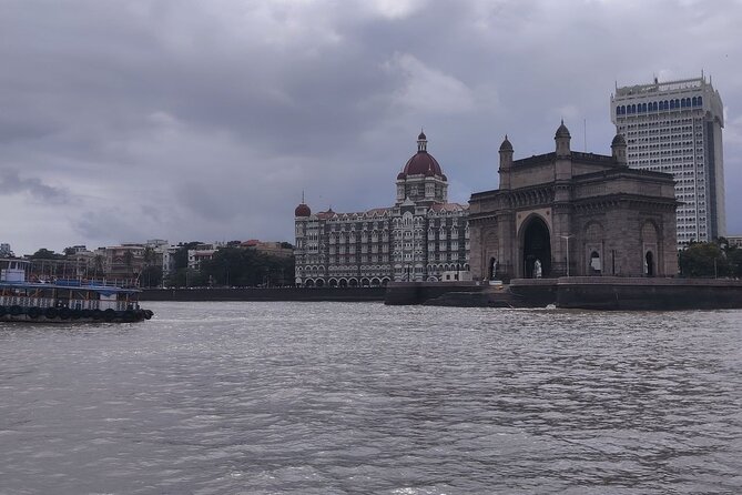 Mumbai Full-Day Sightseeing & Elephanta Caves Tour - Marine Drive and the Queen’s Necklace