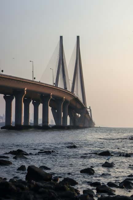 Mumbai: Half-Day City Tour with a Local - The local train is part of the sightseeing