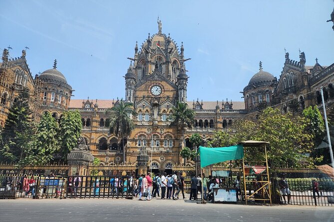 Mumbai Heritage Walk and Elephanta Caves Experience - Arriving at Elephanta and riding the island train