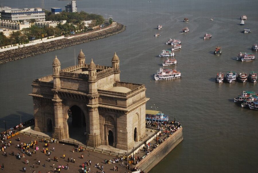 Mumbai Hidden Gems : Early Morning Tour with Expert Guide - The fish market and the boats bringing in the catch