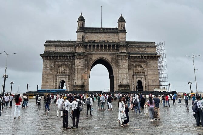 Mumbai Highlight : Exclusive Private Luxury Sightseeing Tour - Gateway of India and the city’s seafront beginning