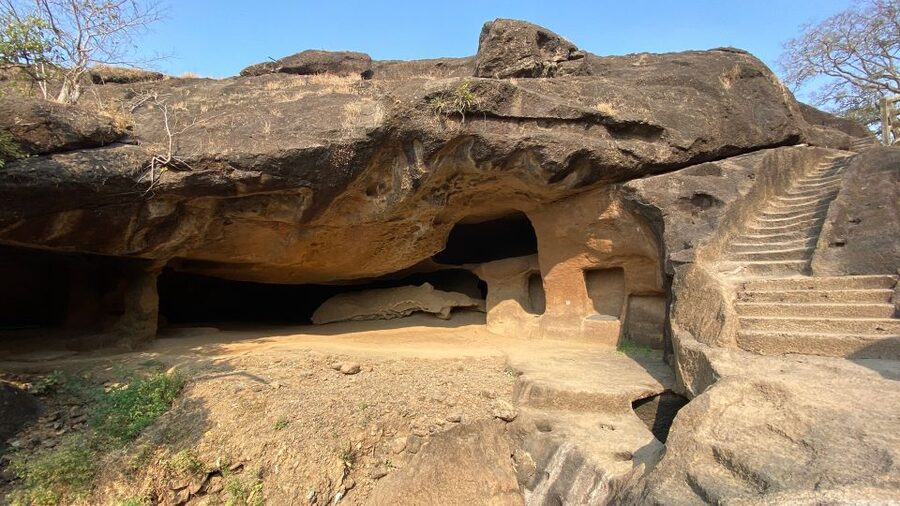 Mumbai: Kanheri Caves and The Golden Pagoda Temple - Kanheri Caves: stone, silence, and a hillside walk
