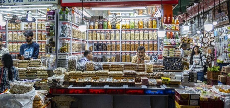 Mumbai: Local Markets & Temples Tour - Mangaldas Market and Mumbai’s textile lanes