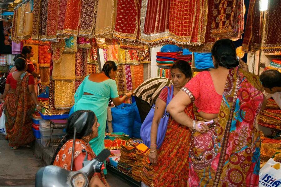 Mumbai: Local Markets & Temples Tour - Zaveri Bazaar and Flower Alley