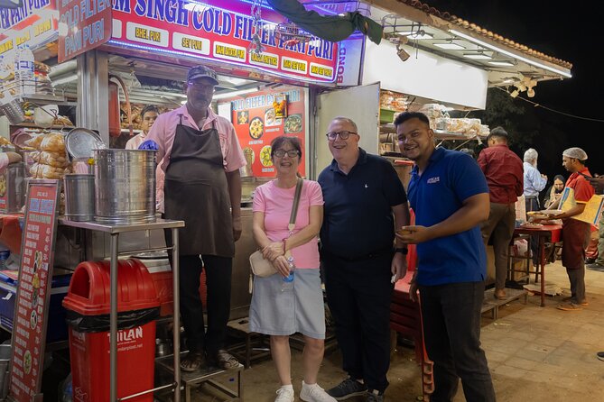 Mumbai Market and Temple Tour With Local Street Food - Bhuleshwar Market and the spiritual side of Mumbai