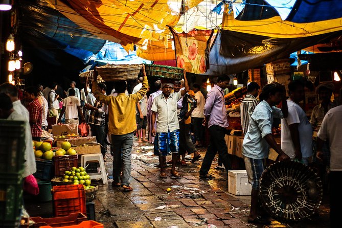 Mumbai Market Tour in Private Vehicle - Dadar Flower Market: a quick burst of color and daily trade