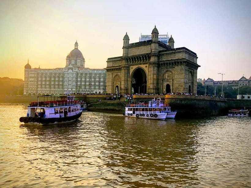 Mumbai Night Lights & Iconic Sights Tour - A short walk through Mumbai’s financial and civic heart