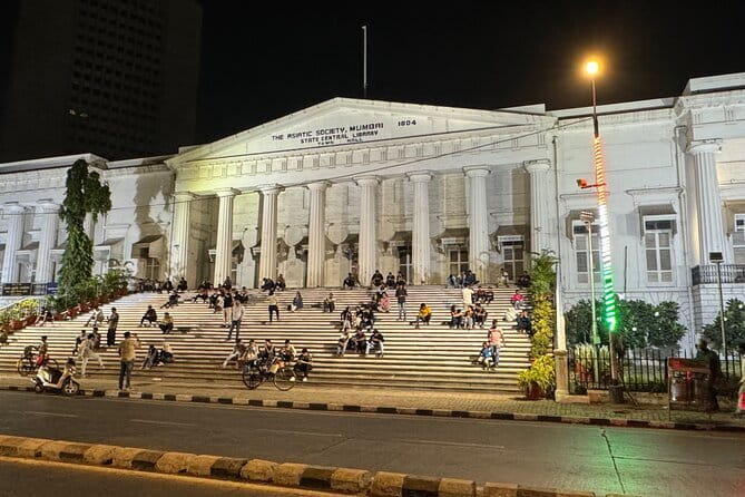 Mumbai Night Tour: Queen’s Necklace, Skyline & Heritage Lights - The Queen’s Necklace along Marine Drive