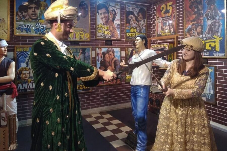 Mumbai: Private Bollywood Tour with Mumbai Sightseeing - Jain temple, Banganga Tank, and the Malabar Hill views