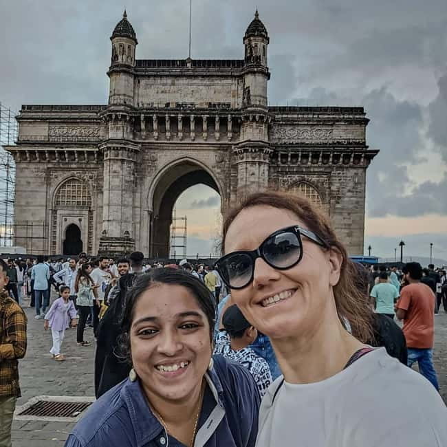 Mumbai: Private Sightseeing Tour and Slum Tour with Pickup - Why this private Mumbai tour works well