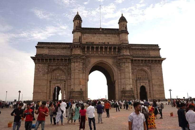 Mumbai: Private Sightseeing Tour and Slum Tour with Pickup - Dharavi beyond the movie stereotype