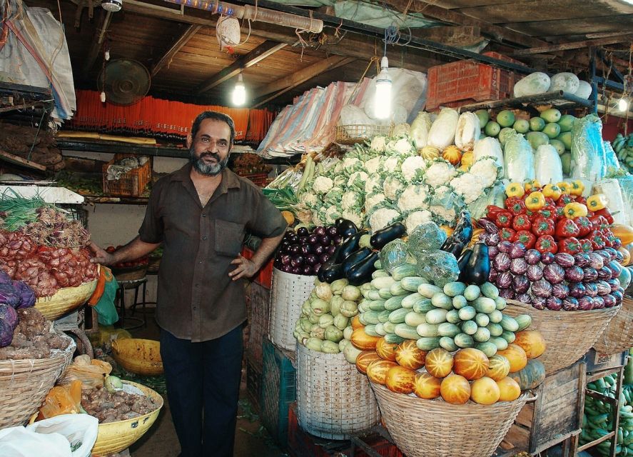 Mumbai: Private Walking Tour with a Local - Famous Mumbai sights with a local explanation