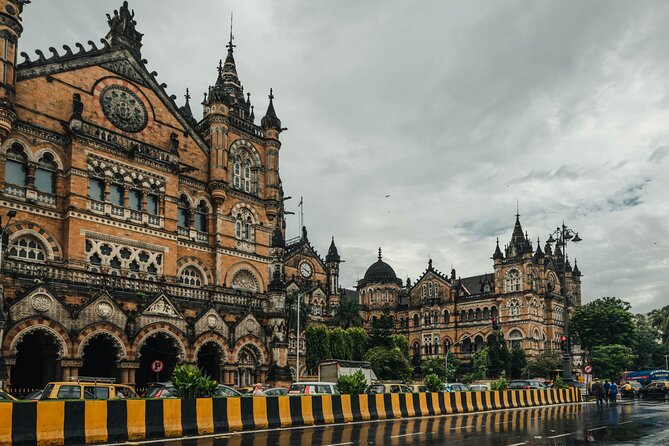 Mumbai Sightseeing Tour - Girgaon Chowpatty and the city by the water
