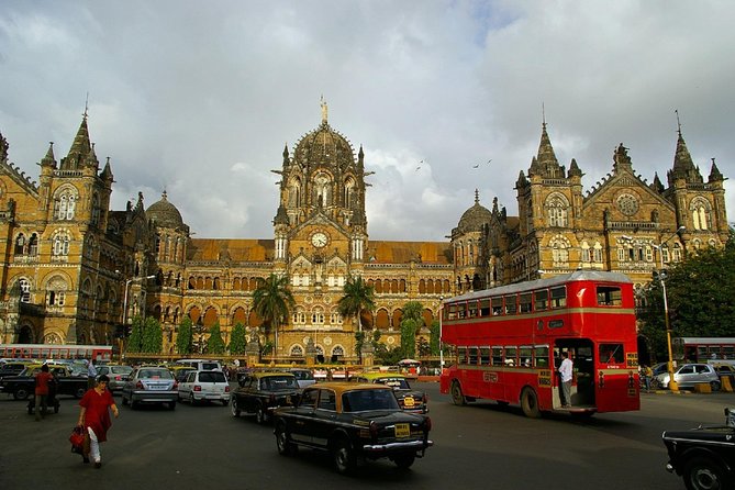 Mumbai Sightseeing Tour by Public Transport with family Lunch - Dhobi Ghat and the work behind clean clothes