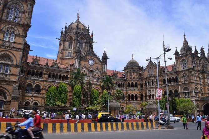 Mumbai Sightseeing with Dharavi Slum - Gateway of India and the Taj Mahal Palace