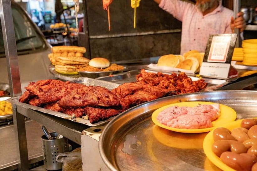 Mumbai: Street Food and Night Markets Tour - Mumbai after work, beginning at Chowpatty