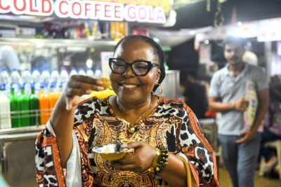 Mumbai Street Food & Bazaar Tour with Local Transport