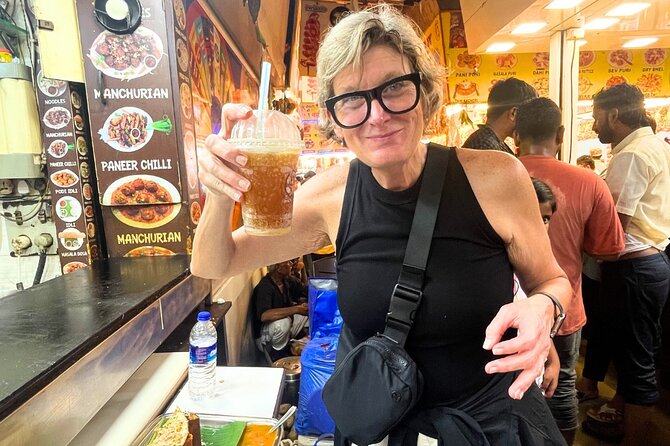 Mumbai Street Food & Beach Tour with 10+ Tastings - The beach break is more than a pause