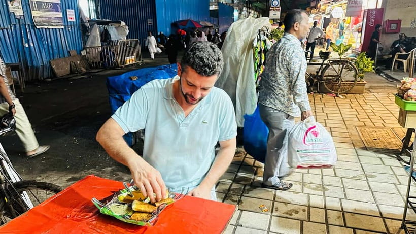 Mumbai: Street Food Tasting Tour - Chowpatty at sunset, Mumbai on a plate