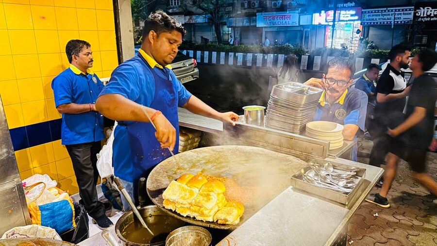 Mumbai: Street Food Tasting Tour - Mohammed Ali Road and the shift to meat dishes