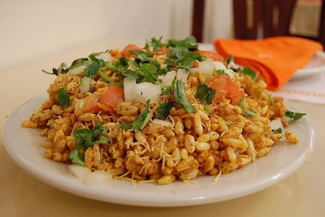 Mumbai Street Food & Temple Tour: Hidden Markets & Night Bazaar - Entering the Minara Masjid food quarter