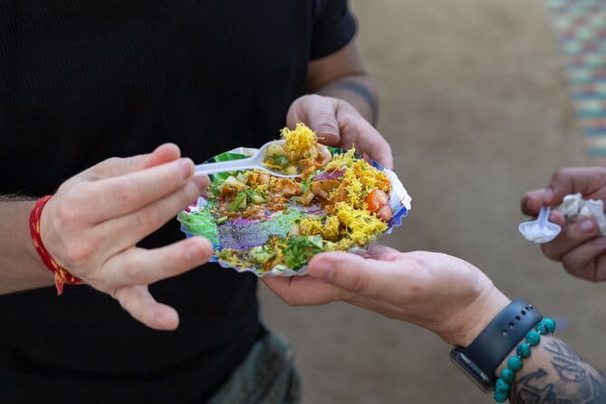 Mumbai Street Food & Temple Tour: Hidden Markets & Night Bazaar - Walking the lanes of Bhuleshwar Bazaar