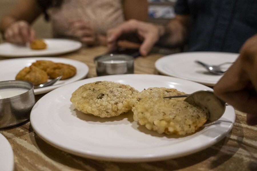 Mumbai: Street Food Tour - Mohammed Ali Road: kebabs, rolls, and baida roti