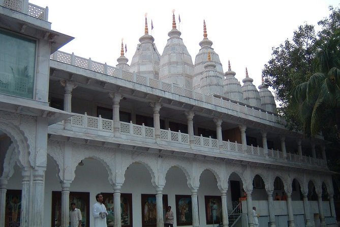 Mumbai Temple Tour in Private Vehicle - Siddhivinayak: starting with Mumbai’s popular Ganesh temple