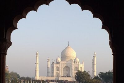 Mumbai to Agra Taj Mahal Day Trip with Return Flights and Lunch