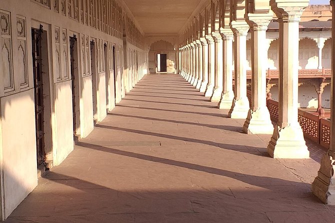 Mumbai to Agra Taj Mahal Day Trip with Return Flights and Lunch - Lunch at Golden Street Restaurant