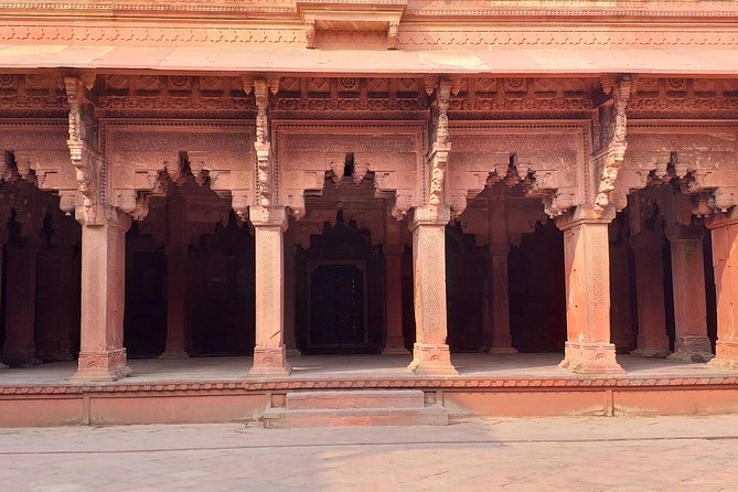 Mumbai to Agra Taj Mahal Day Trip with Return Flights and Lunch - One hour at Agra Fort