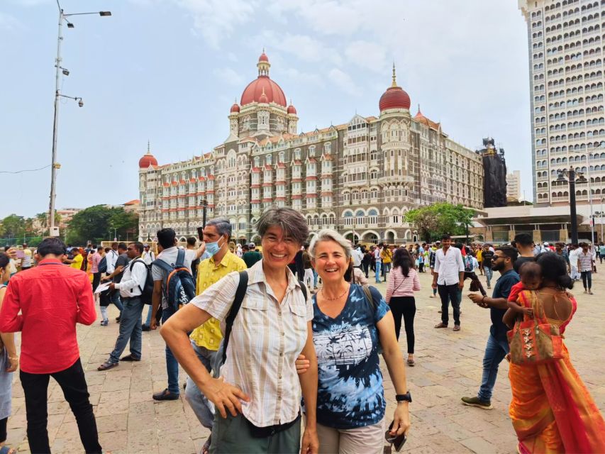 Mumbai Walking Tour with Local Snacks - Guides who bring the walk to life