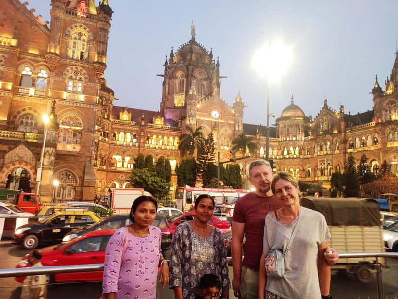 Night Tour: Mumbai’s Nights & Buzzing Bazaars - Marine Drive, Girgaon Beach, and the Jain Temple