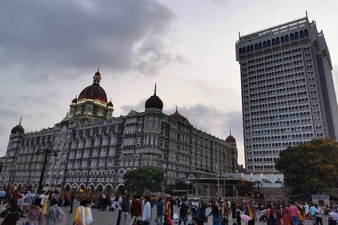One-Day Private Taj Mahal Tour From Mumbai - A comfortable lunch at Courtyard by Marriott