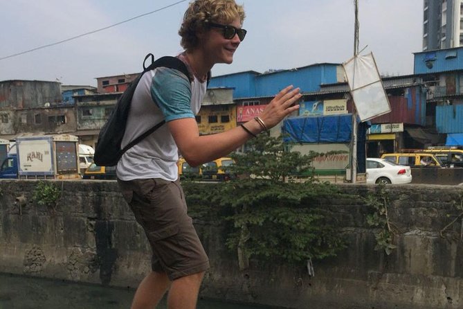 Private Dharavi Slum Tour with Transport and Refreshments - What the guide adds to the experience