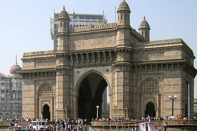 Private Full Day City Tour of Mumbai - Haji Ali Dargah and the water’s edge