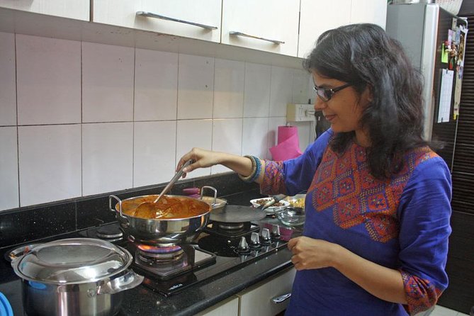 Private Market Tour and Vegan Indian Cooking Demo in Andheri West Mumbai - The conversation is part of the meal