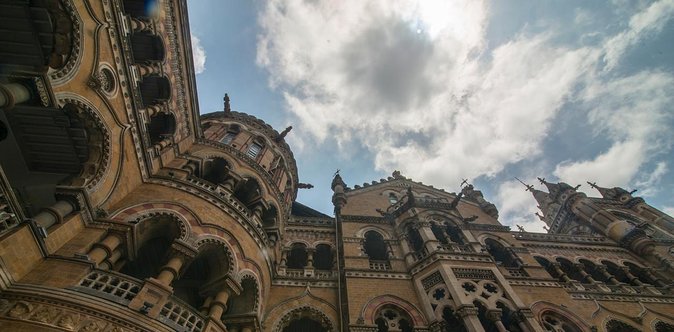 Private Mumbai 25 sights in one tour as recommended by Gigi Hadid - Dabbawalas at Churchgate