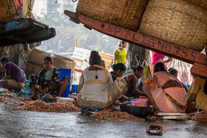Private Mumbai Sightseeing Tour - Full Day - Haji Ali Mosque and the sea causeway