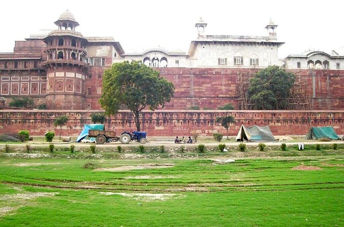 Same Day Tour from Mumbai to Taj Mahal and Agra With Flights - Lunch at Pinch Of Spice around 2 PM