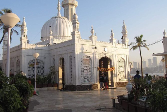 Spiritual & City Highlights: Private Mumbai Temple Tour by AC Car - What the guide and driver add