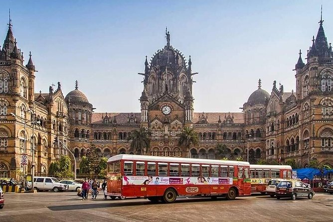 Spiritual & City Highlights: Private Mumbai Temple Tour by AC Car - Gateway of India and the Taj Mahal Palace