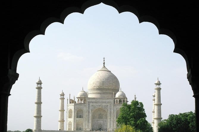 Taj Mahal Day Trip Including Same Day Flights from Mumbai - Key points at a glance