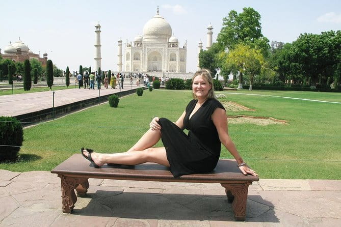 Taj Mahal Day Trip Including Same Day Flights from Mumbai - Agra Fort if the schedule allows